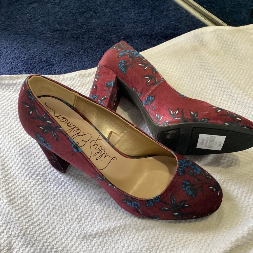 Clunky heel velvet high heels